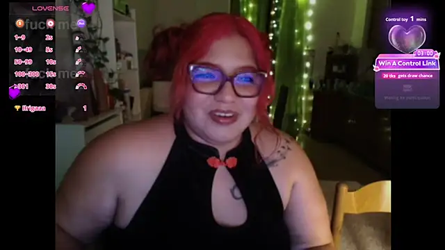 Snapshot of MagicCurves chatting on June 9, 10:21 pm MagicCurves online show from June 9, 10:21 pm