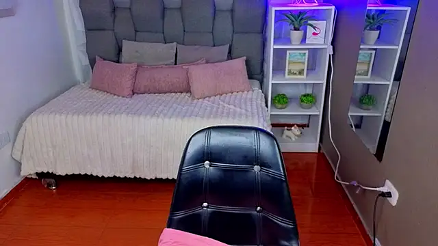 Snapshot of SophyAdams chatting on June 10, 11:46 pm SophyAdams online show from June 10, 11:46 pm