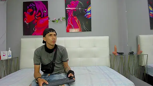 Snapshot of ahsly78Bryan chatting on June 8, 8:20 pm ahsly78Bryan online show from June 8, 8:20 pm