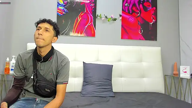 Snapshot of ahsly78Bryan chatting on June 12, 7:46 pm ahsly78Bryan online show from June 12, 7:46 pm