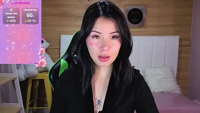 Kylia a online show from April 30, 1:28 pm