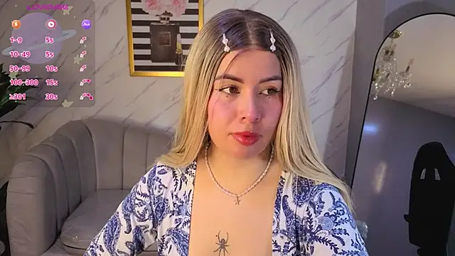 Kylia a online show from August 3, 8:23 pm