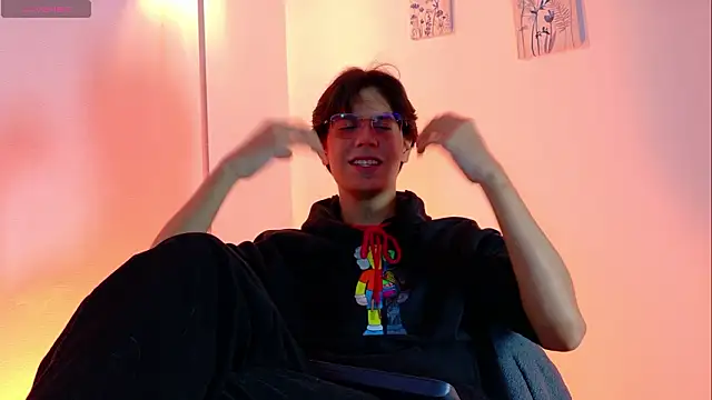 lui x dust online show from March 13, 4:41 am