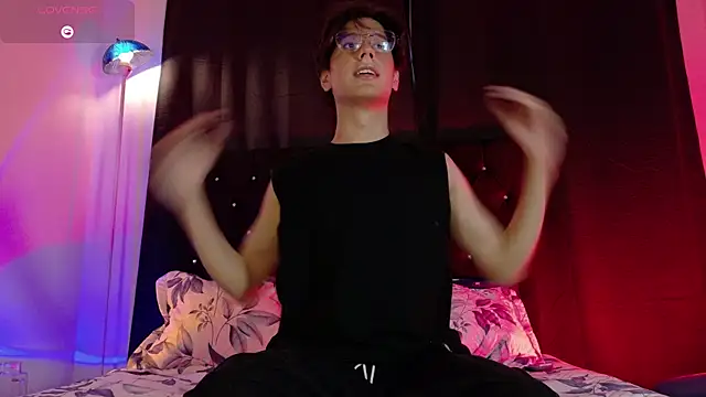 lui x dust online show from June 18, 8:13 pm