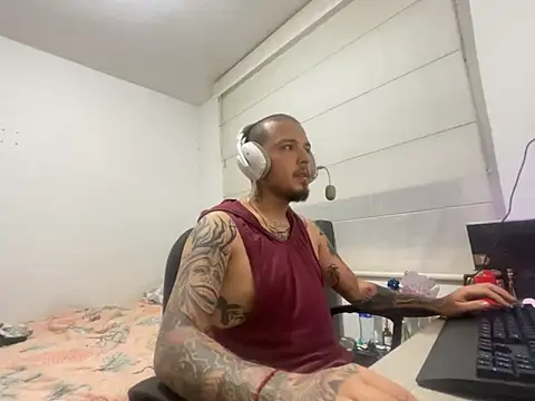 Snapshot of Maximo_Garcia17 chatting on March 9, 1:53 am Maximo Garcia17 online show from March 9, 1:53 am