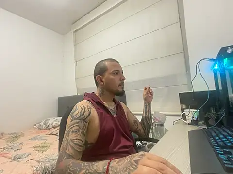 Snapshot of Maximo_Garcia17 chatting on March 9, 11:42 pm Maximo Garcia17 online show from March 9, 11:42 pm