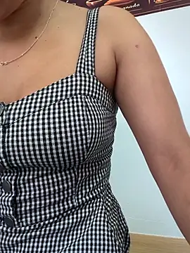 DulceCaroX online show from May 19, 12:33 pm