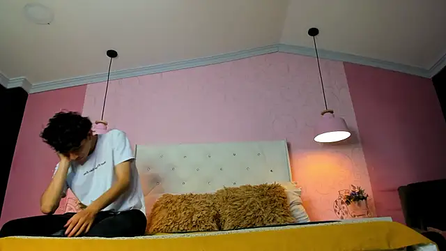 LeoFeniix online show from March 12, 2:07 am