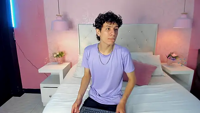 LeoFeniix online show from March 19, 3:10 am