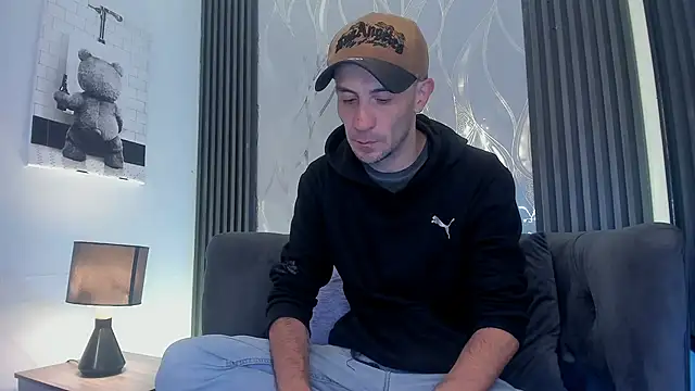 Milanwhite  online show from February 20, 12:05 pm