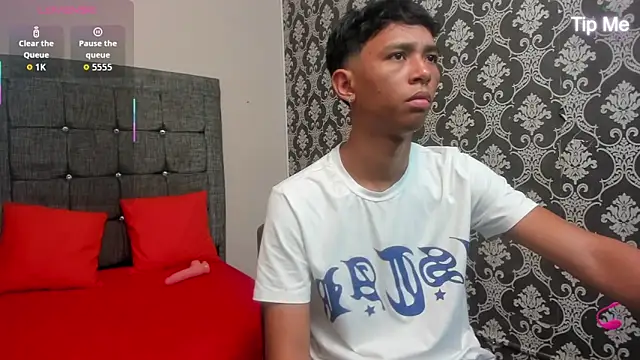 Little Twink19x online show from April 27, 7:12 pm