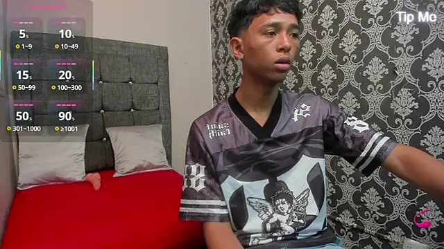 Little Twink19x online show from April 30, 7:20 pm