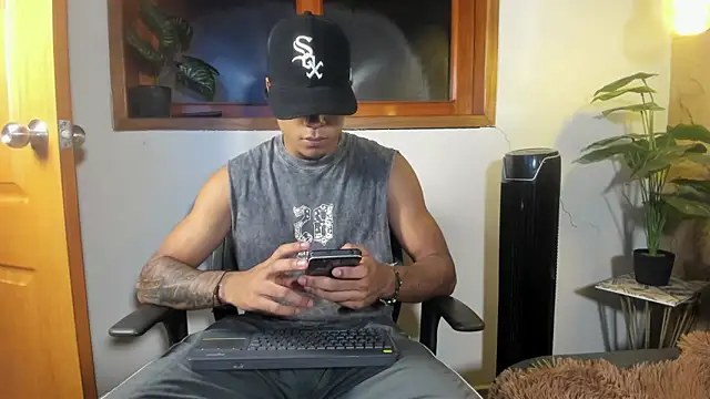 Snapshot of Jeremy_wallker chatting on May 29, 8:40 pm Jeremy wallker online show from May 29, 8:40 pm