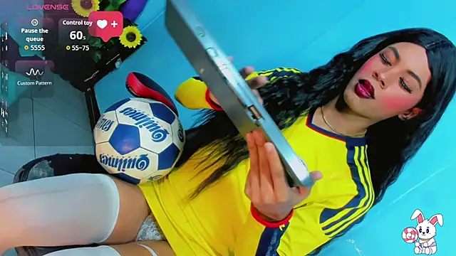 Snapshot of Alondra_Wile chatting on July 7, 7:40 pm Alondra Wile online show from July 7, 7:40 pm