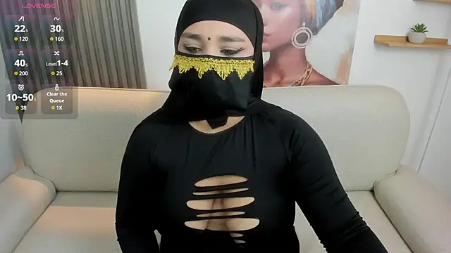 Samira Zayd online show from August 9, 10:15 pm