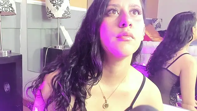 LunaDamasco online show from March 6, 7:32 pm