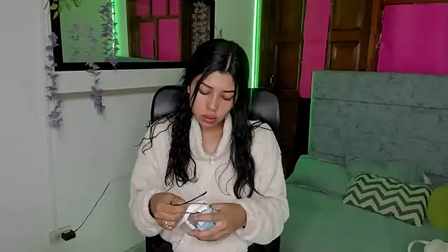 Snapshot of Aysha_winxs chatting on May 19, 3:24 am Aysha winxs online show from May 19, 3:24 am