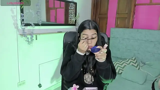 Snapshot of Aysha_winxs chatting on May 27, 3:25 am Aysha winxs online show from May 27, 3:25 am
