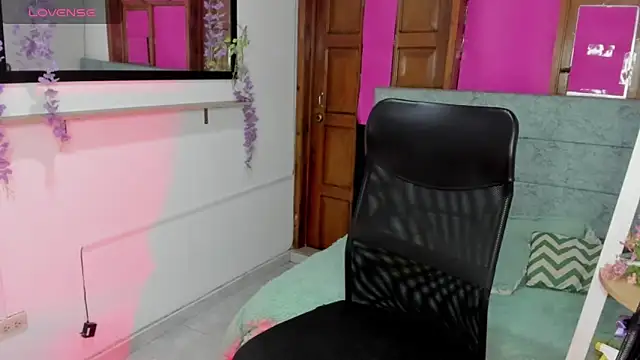 Snapshot of Aysha_winxs chatting on June 6, 3:22 am Aysha winxs online show from June 6, 3:22 am