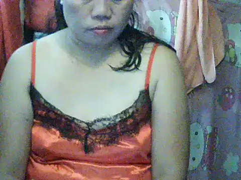 lovelypinay00 online show from June 12, 7:18 am