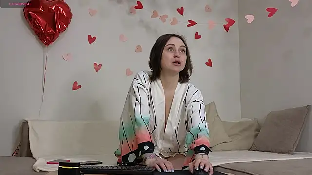 AlexaVitton online show from March 17, 7:33 am