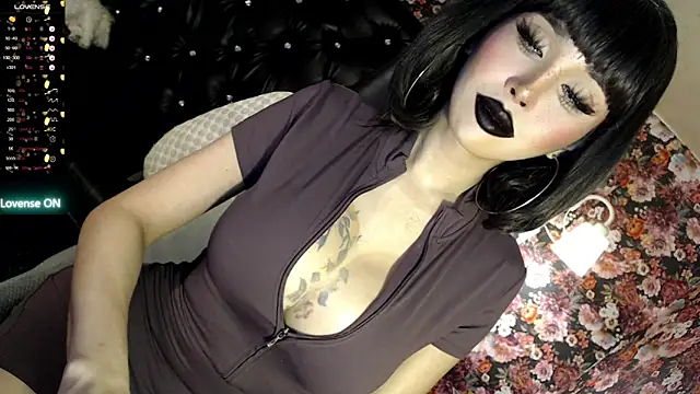 Snapshot of goddesspakshit chatting on June 3, 12:02 am goddesspakshit online show from June 3, 12:02 am