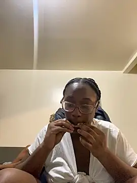 Snapshot of Sinfulwaterfalls chatting on March 5, 8:21 am Sinfulwaterfalls online show from March 5, 8:21 am