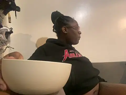 Snapshot of Sinfulwaterfalls chatting on March 13, 4:30 am Sinfulwaterfalls online show from March 13, 4:30 am