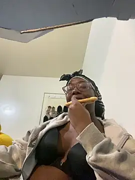 Snapshot of Sinfulwaterfalls chatting on April 3, 12:30 am Sinfulwaterfalls online show from April 3, 12:30 am