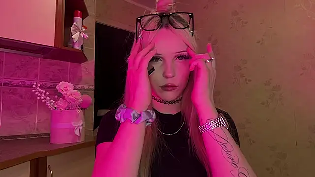 Snapshot of MysticKris chatting on March 24, 6:35 pm MysticKris online show from March 24, 6:35 pm