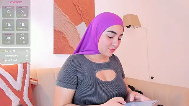 Malika Noor online show from May 25, 3:07 pm