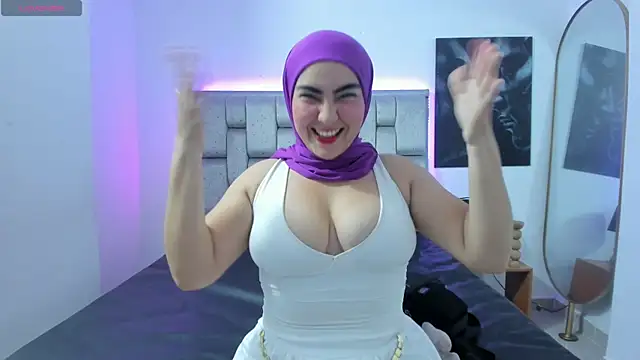 Malika Noor online show from July 17, 3:18 pm