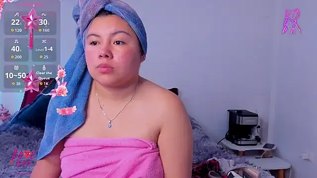 Snapshot of lucy_blush chatting on June 9, 1:12 pm lucy blush online show from June 9, 1:12 pm