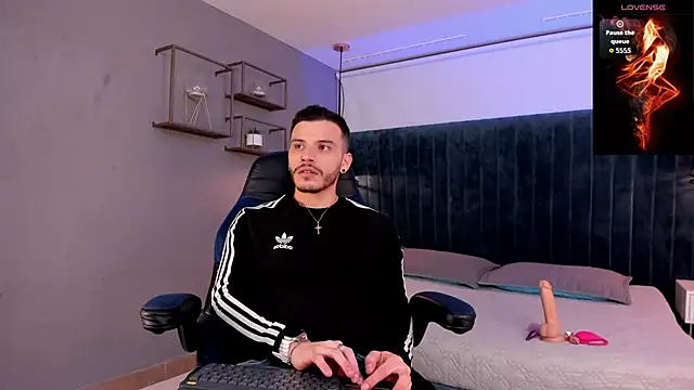 liam es online show from March 15, 4:29 am