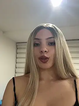 Snapshot of romanovanita chatting on May 4, 5:03 am romanovanita online show from May 4, 5:03 am