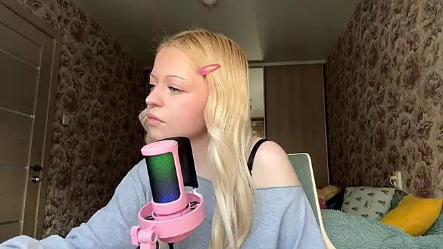 JeneeBIanks online show from February 21, 11:11 am