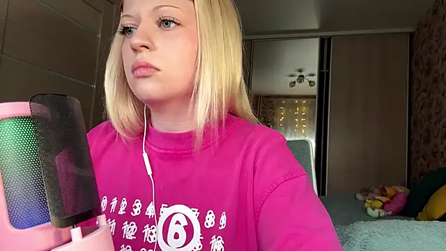 JeneeBIanks online show from March 7, 10:45 am