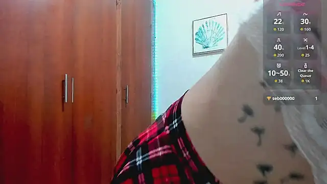 SofiaGonzales  online show from May 1, 1:37 pm