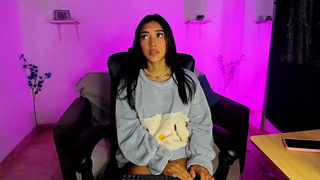 jaulyn 18 online show from March 13, 12:01 pm