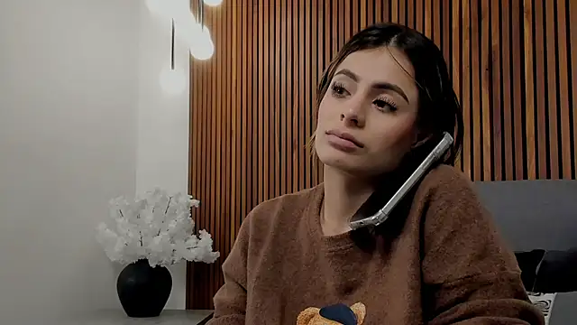 Snapshot of Amara_Velvet_ chatting on June 5, 8:36 pm Amara Velvet online show from June 5, 8:36 pm
