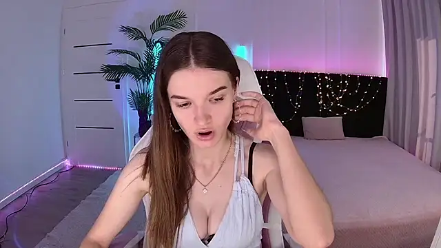 Snapshot of Ann_Wood chatting on May 25, 1:50 pm Ann Wood online show from May 25, 1:50 pm