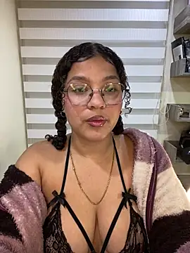 Snapshot of KendyLove_ chatting on May 9, 4:28 am KendyLove online show from May 9, 4:28 am
