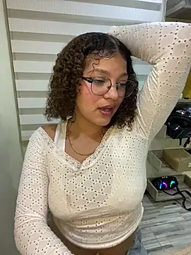 Snapshot of KendyLove_ chatting on May 11, 12:05 am KendyLove online show from May 11, 12:05 am