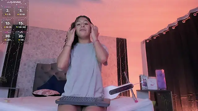 Snapshot of MilyFerrer chatting on May 9, 3:34 am MilyFerrer online show from May 9, 3:34 am