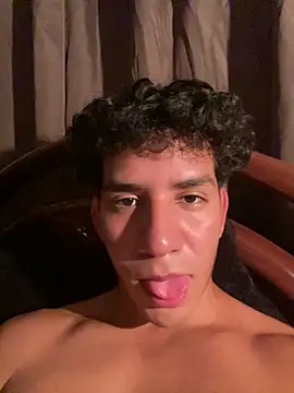 Snapshot of Alejandrososas chatting on May 27, 6:10 am Alejandrososas online show from May 27, 6:10 am