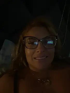 Snapshot of Alma_Andrade chatting on April 6, 1:25 am Alma Andrade online show from April 6, 1:25 am