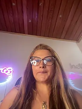 Snapshot of Alma_Andrade chatting on April 8, 4:40 pm Alma Andrade online show from April 8, 4:40 pm