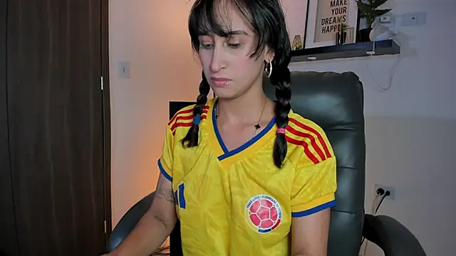 Snapshot of Antonella_Moretti_ chatting on June 25, 3:28 am Antonella Moretti online show from June 25, 3:28 am