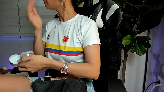 Snapshot of Antonella_Moretti_ chatting on July 9, 3:54 am Antonella Moretti online show from July 9, 3:54 am