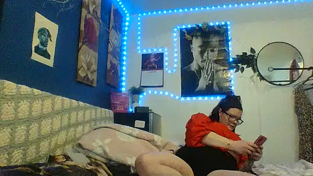 Sexymilf6992 online show from March 11, 7:31 pm